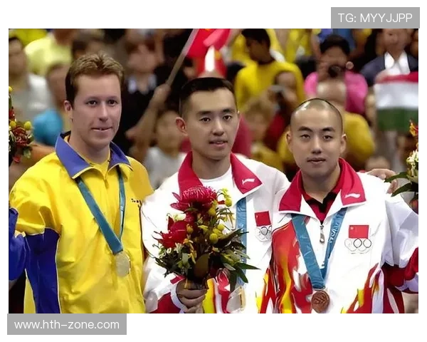 孝感体育公园父子乒乓对决,初中生李梓晨暑期每日练球提升自信 孝感体育公园父子乒乓对决,初中生李梓晨暑期每日练球提升自信